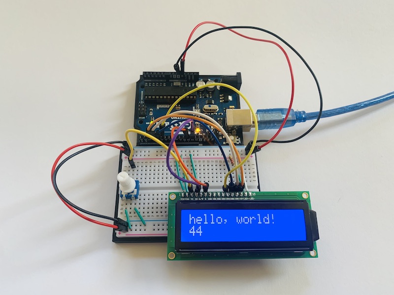 LCD-Display mit Text und Zahlen